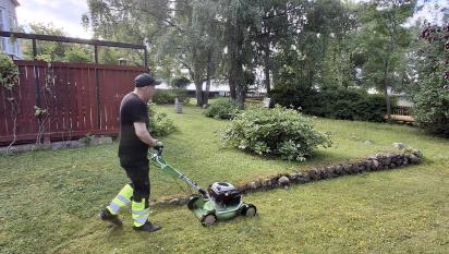 Gräsklippning hos avtalskund i Sigtuna